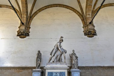 Firenze, İtalya - 21 Mart 2018: Heykelinin Loggia dei Lanzi (Patroclus gövdesini destekleyen Menelaus) Floransa, İtalya.