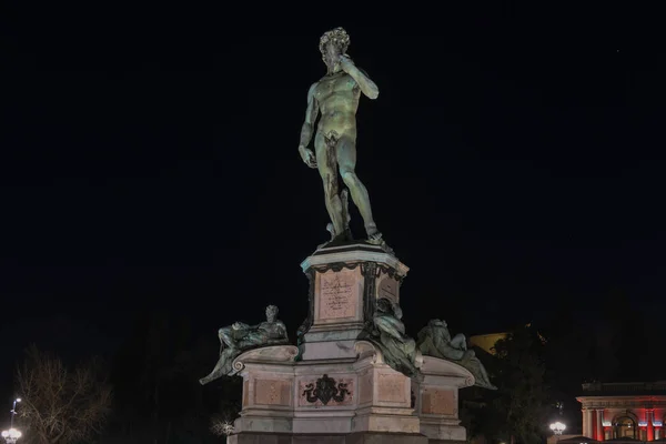 Бронзова Статуя Давида Парку Мікеланджело Флоренції Італія Вночі — стокове фото