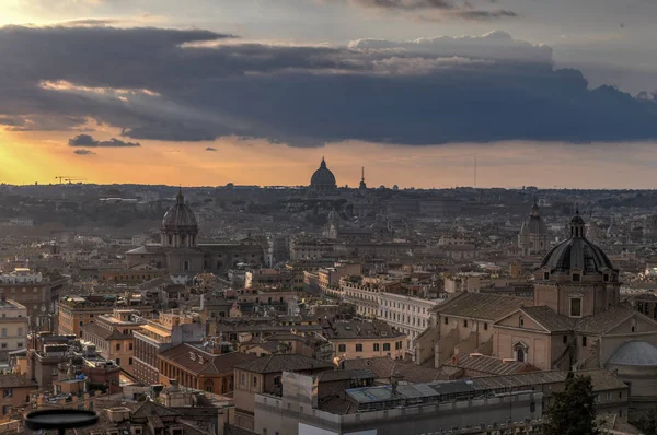 Vista Aérea Horizonte Roma Itália Medida Que Pôr Sol Aproxima — Fotografia de Stock