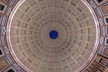 Görünümünü Pantheon gece Roma, İtalya. Kale kutsal meleğin. Roma mimarisi ve Simgesel. Roma ve İtalya'nın eski ve ünlü cazibe.