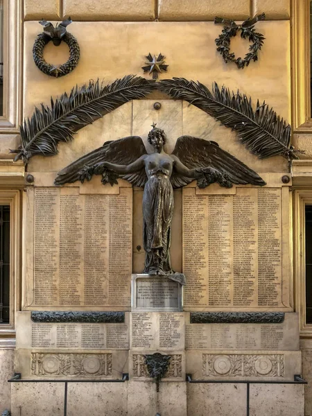 Turillo Sindoni ローマ イタリア セミナリヨを介してに沿って最初の世界大戦の間に落ちた魂を歓迎する彼の腕を開いた偉大な天使の戦士の記念碑 — ストック写真