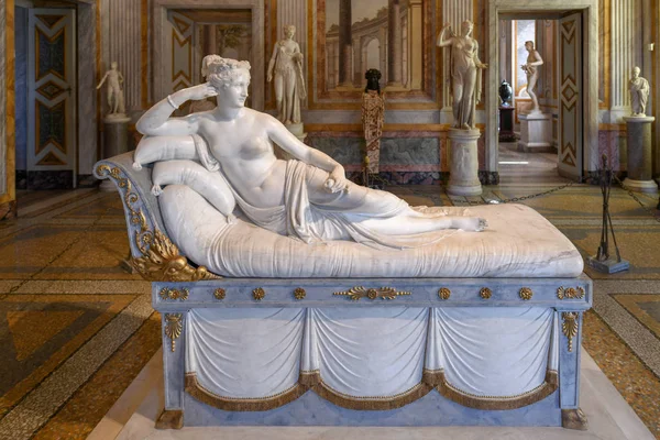 Rome, İtalya - 25 Mart 2018: Mermer heykel içinde Villa Borghese Roma, İtalya.