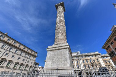 Mermer sütun in Marcus Aurelius Roma, İtalya Piazza Colonna Meydanı'nda. Yaklaşık 100 2. yüzyılda inşa edilmiş ve sarmal rahatlattı featuring x yüksek Dor bir sütundur.