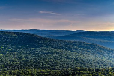 Ayı dağ, New York Hudson Highlands en tanınmış doruklarına birini göster.