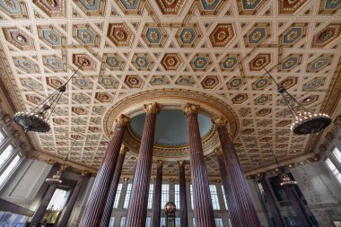 Brooklyn, New York - 13 Ekim 2018: kuruş tasarruf Bankası Brooklyn bina iç klasik mimarisi ile.