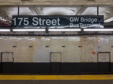 New York City - 21 Eylül 2018: 175th Street Metro İstasyonu - George Washington Köprüsü Otogar New York City metro sistemi içinde.