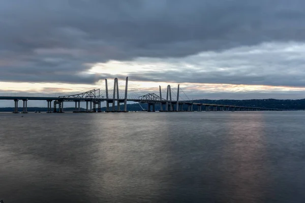 Podurile Noi Vechi Tappan Zee Coexistă Peste Râul Hudson Apus — Fotografie, imagine de stoc