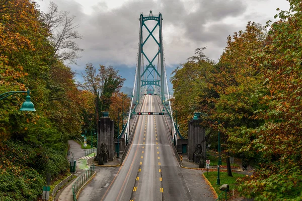 Lions Gate Bridge Jak Widać Stanley Park Vancouver Kanada Jesienią — Zdjęcie stockowe