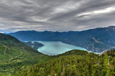 Garibaldi, British Columbia, Kanada, M.ö. bir dağ gölü gölüdür. Squamish ve Whistler yakınında yer alır. Garibaldi il parkta gördüğünüz dağlar, buzullar, yollar, çayırlar.