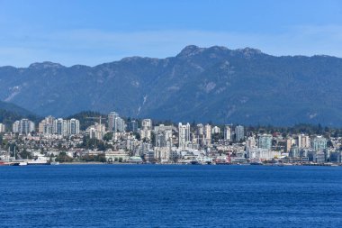 North Vancouver görünümü arasında Vancouver, British Columbia, Kanada limanda