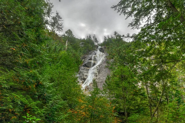 Shannon Falls Trzeci Najwyższy Wodospad Kolumbii Brytyjskiej Kanadzie Gdzie Woda — Zdjęcie stockowe