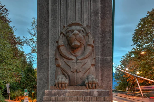 Lion Monuments Entrace Lions Gate Bridge Evening Vancouver Canada — Stock Photo, Image