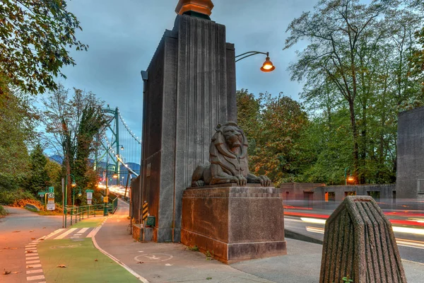 Monumentos León Entrada Puente Puerta Los Leones Noche Vancouver Canadá — Foto de Stock