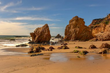 Güzel ve romantik El Matador devlet Beach Malibu, Güney Kaliforniya