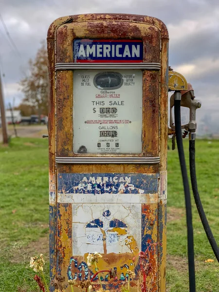 Classic Vintage Old Time Gas Pump Face Bit Worn Out — Stock Photo, Image