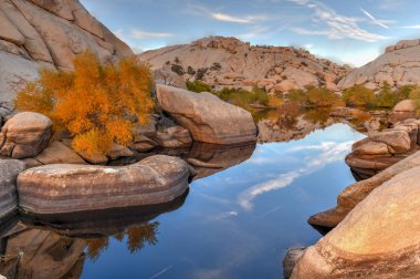 Barker Barajı Joshua Tree National Park içinde akşam günbatımında.
