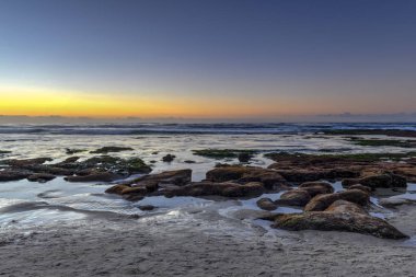Uzak La Jolla kıyıları ve San Diego, California Pasifik Okyanusu manzaralı panoramik günbatımı manzara