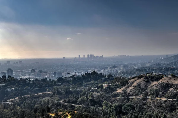 Downtown Los Angeles Manzarası California Griffith Gözlemevi Gelen Duman Içinde — Stok fotoğraf