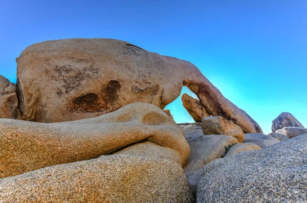 加州约书亚树国家公园著名的拱形岩石 — 图库照片