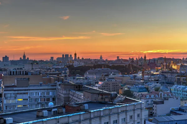 ロシアで日没時にモスクワのスカイラインのパノラマ ビュー — ストック写真