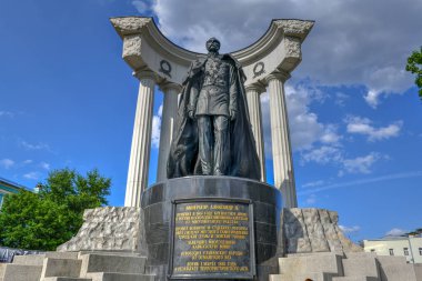 Alexander II Katedral Mesih'in Savior Moskova, Rusya dışında bir anıt.