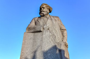 Karl Marx Moskova şehir merkezinde, popüler bir dönüm noktası için anıt.