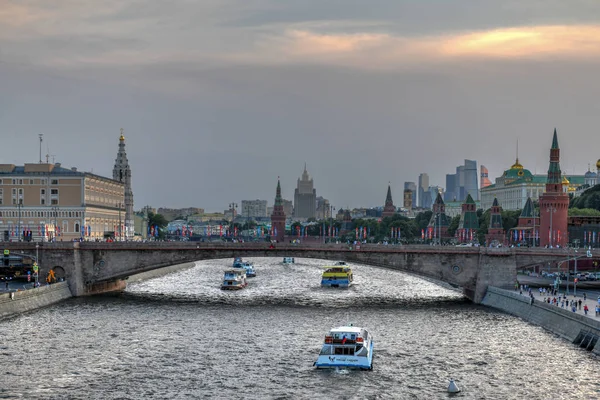 Crucero Navegando Largo Del Río Moskva Moscú Rusia Atardecer — Foto de Stock