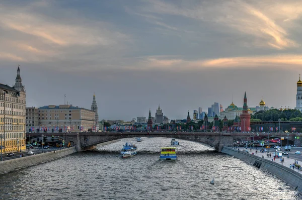 Kreuzfahrtschiff Auf Dem Fluss Moskva Moskau Russland Bei Sonnenuntergang — Stockfoto