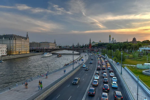 Moskova Nehri, Moskova, Rusya batımında boyunca yelken gemisi.
