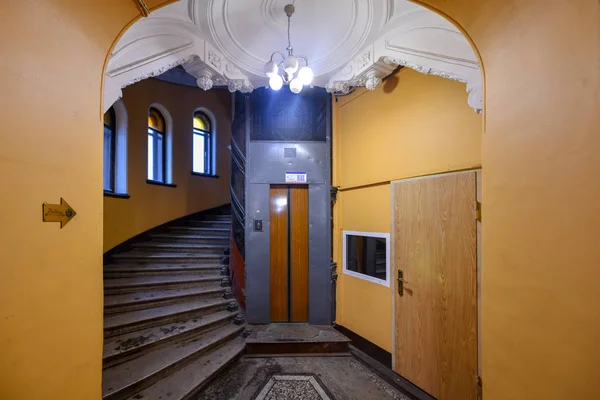 Ιστορικό Κτίριο Στο Κέντρο Της Αγίας Πετρούπολης Ρωσία — Φωτογραφία Αρχείου