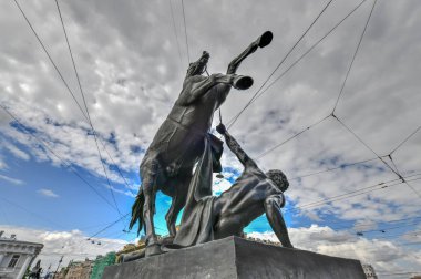 19. yüzyıl at Tamer heykeli Anichkov köprüde St. Petersburg cazibe, Rusya Federasyonu.
