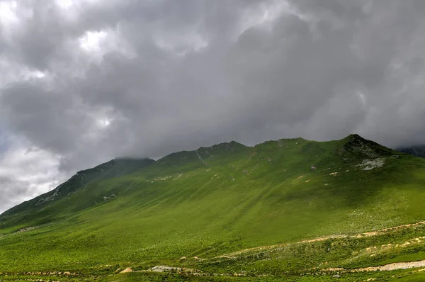 Bergpanorama - Kazbegi, Georgien — Stockfoto