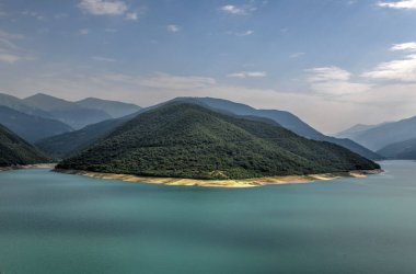 Zhinvali Reservoir Gölü-Gürcistan