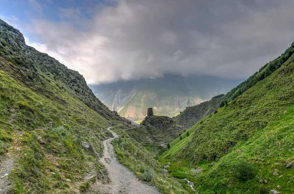 Panoramatická krajina-Kazbegi, Gruzie — Stock fotografie