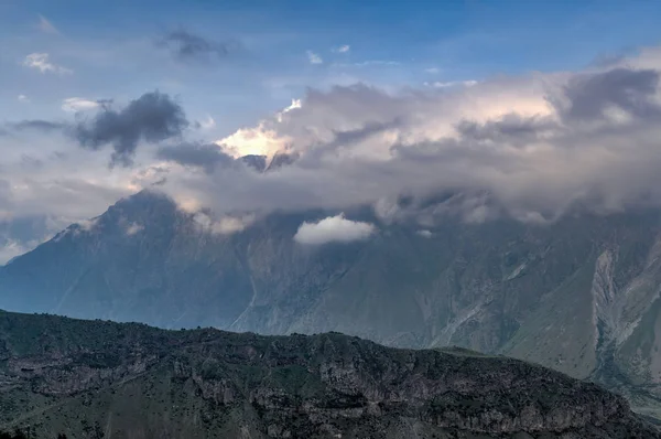 Panoramiczny krajobraz-Kazbegi, Gruzja — Zdjęcie stockowe
