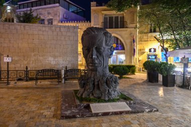 Bakü'de Aliağa Vahid heykel şefi