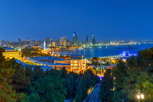 Міські горизонти Баку, Азербайджан — стокове фото