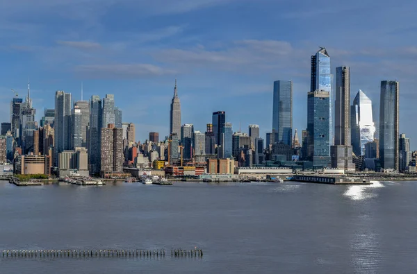 Manhattan Skyline alkaen New Jersey — kuvapankkivalokuva