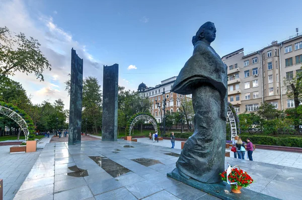 N. K. Krupskaya Anıtı - Moskova, Rusya Federasyonu — Stok fotoğraf