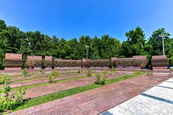Bátorság emlékműve-Taskent, Üzbegisztán — Stock Fotó