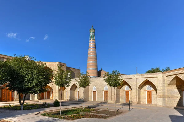 Islam khoja minarett - hiva, usbekistan — Stockfoto