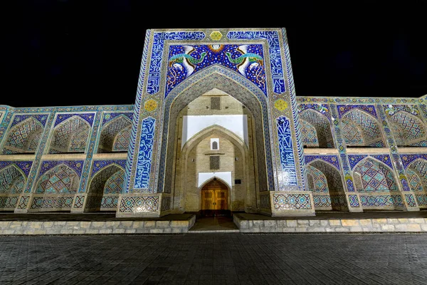 Nadir Divan-Begi Madrasah清真寺- -乌兹别克斯坦布哈拉 — 图库照片