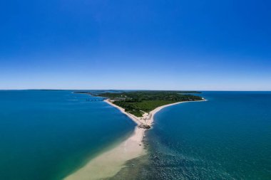 Long Island, New York 'ta Orient Point Deniz Feneri ile deniz manzaralı. Orient, Long Island 'ın pitoresk Kuzey Çatalı' nın en doğusundaki kasabadır..
