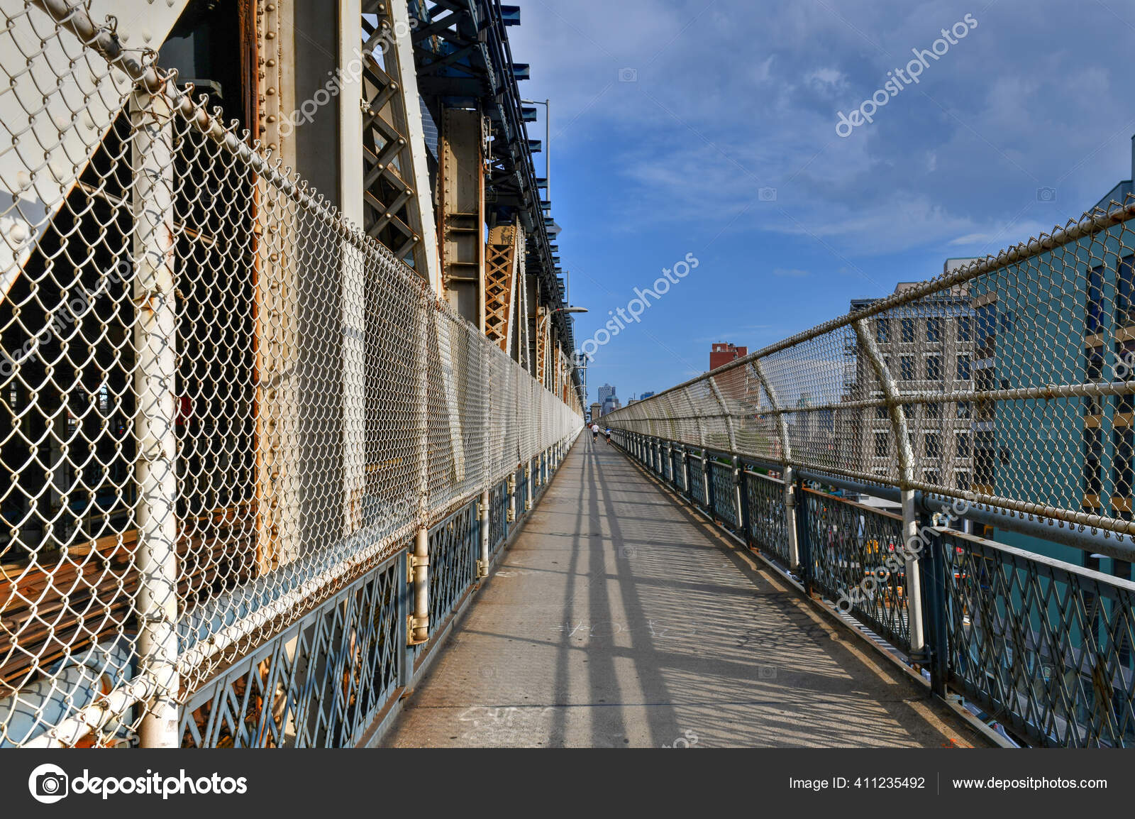 ニューヨーク市マンハッタン橋沿いの歩行者専用道路 ストック写真 C Demerzel21
