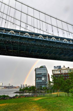 Brooklyn, New York 'taki Manhattan Köprüsü' nün Kulesi.