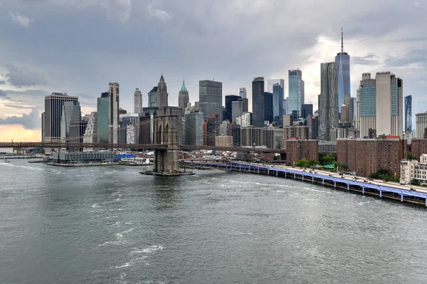 Panoramisch Uitzicht East River Brooklyn Bridge Tussen Brooklyn Manhattan New — Stockfoto