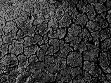 Zemin su kurumasına ve sıcak hava neden kil toprak çatlamıştı şerit. Kırık zemin siyah doku. 