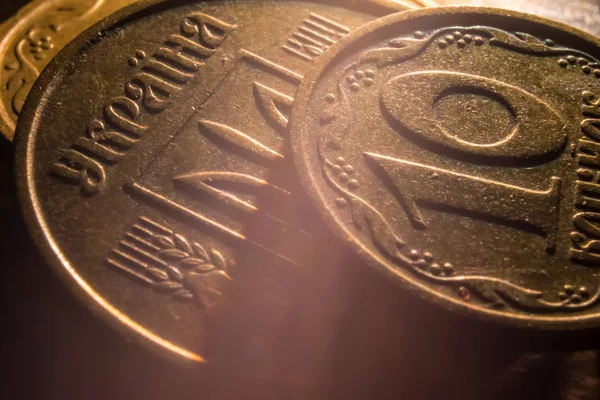 Ukrayna 10 ve 50 kopecks karanlık masada