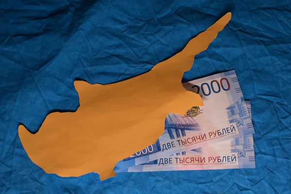 Nieuwe Russische 2000 Roebels Bankbiljetten Onder Gesneden Uit Papier Cyprus Rechtenvrije Stockafbeeldingen