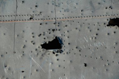 Mermi izleri terk Dc uçak gövde üzerinde Solheimasandur, İzlanda fotoğrafı kapatın